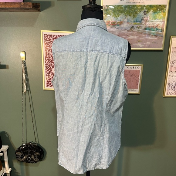 J. Crew Light Blue Button Up Top size M ❤️‍🔥 - Picture 3 of 4